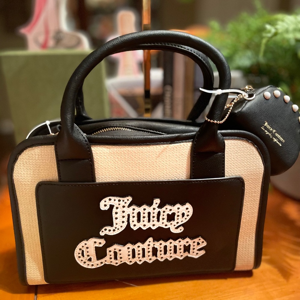 Juicy Couture Black and cream crossbody and coin bag detachable. 11”x7”x4”